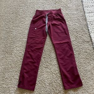 Petite Livingston™ Basic Scrub Pants in Burgundy